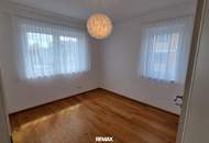 Neuwertige Doppelhaushälfte mit Carport und PV-Anlage in Reichersdorf