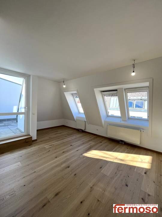 Erstbezug nach Sanierung - tolle 4-Zimmer Wohnung mit Dachterrasse