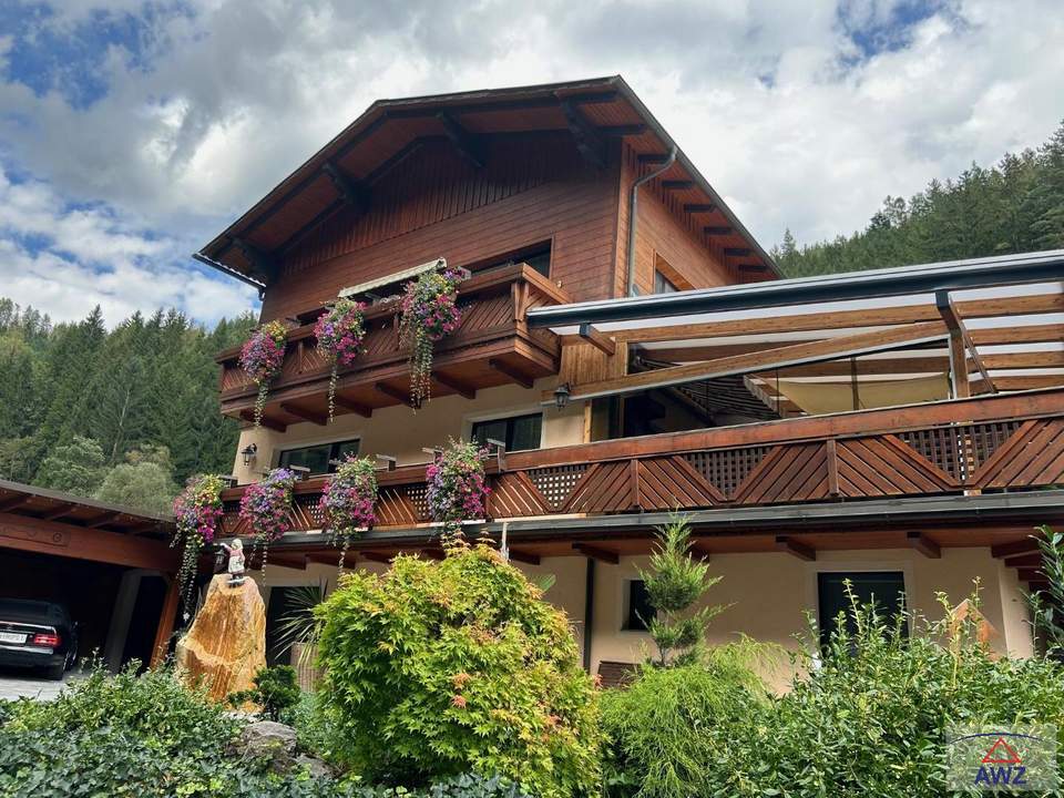 Gepflegtes Generationenhaus mit viel Platz!