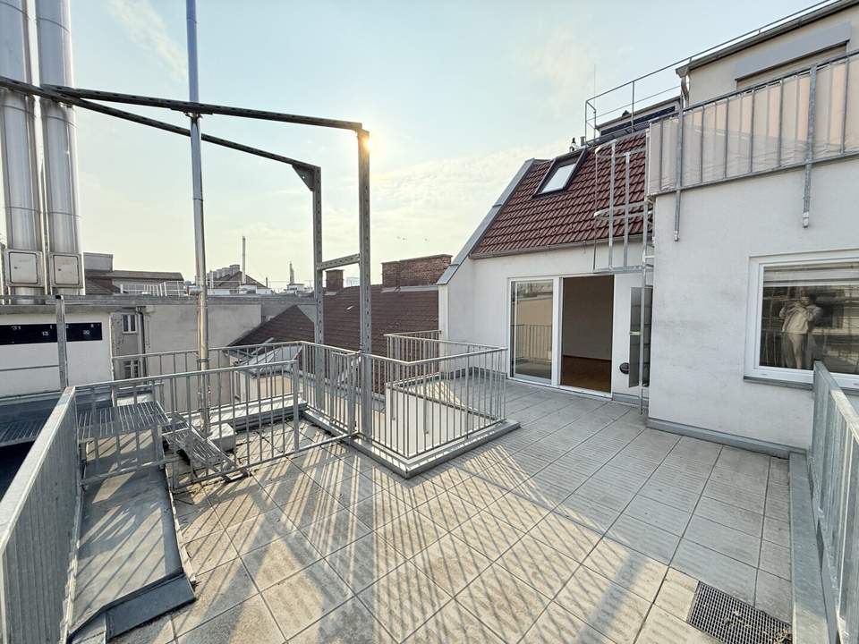 Dachgeschoss mit großzügiger hofseitiger Terrasse