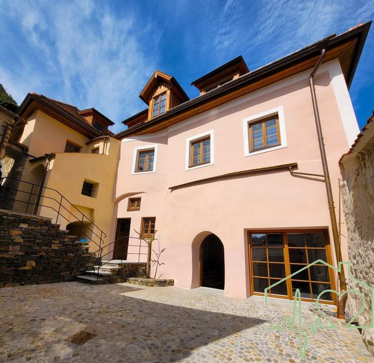 Historisches Altstadtjuwel mit Innenhof und 2 Weinkeller!