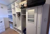 Tolles Zweifamilienhaus mit Einliegerwohnung, sonniger Terrasse, Keller, Doppelgarage und Pool!