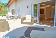 Luxuriöse Villa mit Indoor-Pool, großem Grundstück und nachhaltiger Technik