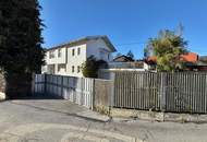 Charmantes Zweifamilienhaus mit zwei separaten Eingängen, kleinem Garten und attraktivem Sanierungspotenzial!