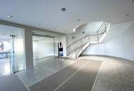 Exklusiver und freistehender Firmenstandort mit Büro, Lager und Stellplätzen zu mieten.