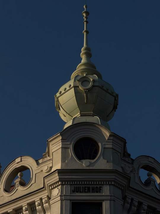 Julienhof – Historischer Altbau mit zeitlosem Charme und Potenzial