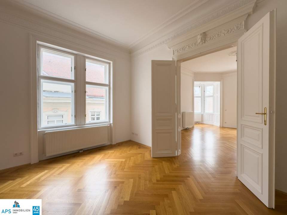 Residieren im Klassischen Altbau, top sanierte, helle 4 Zimmer Wohnung!