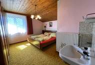 Ferienpension oder Familienidylle? Vielseitiges Wohnhaus mit Bergpanorama & Potenzial