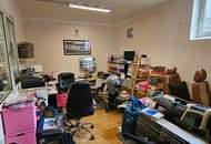 Großzügige Flächen eines Wirtschaftstrakts mit guter Verkehrsanbindung