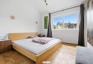 Neuwertiges Einfamilienhaus mit überdachter Terrasse und großzügiger Garage
