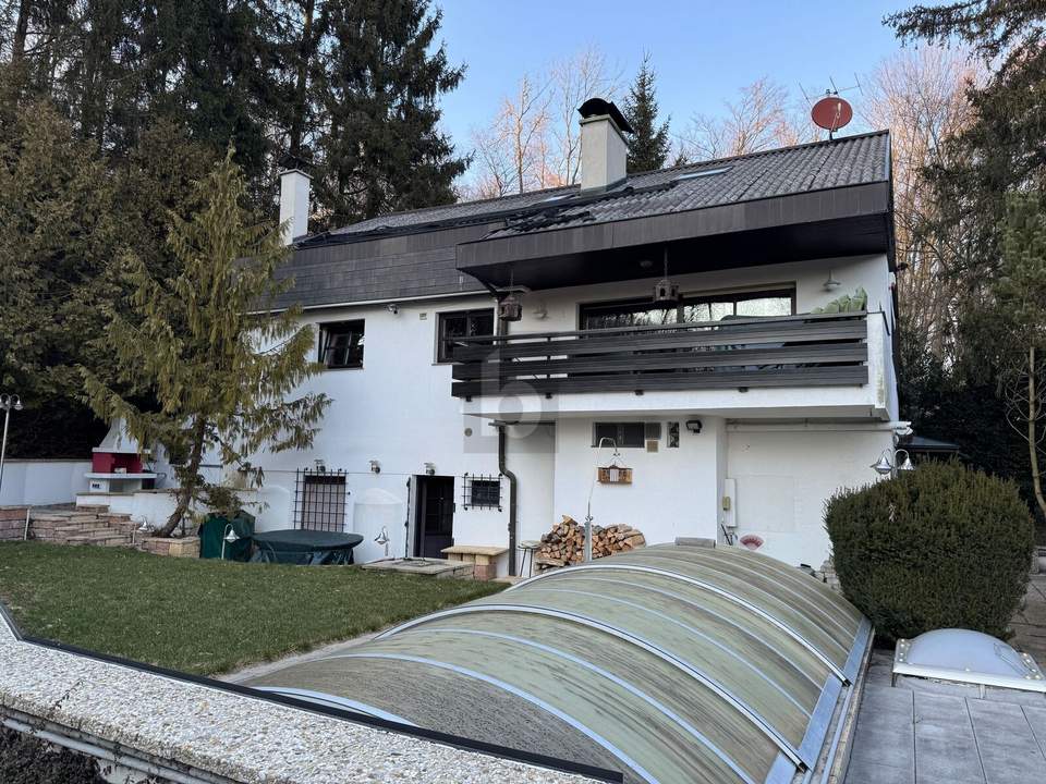 PRIVATSPHÄRE PUR! LANDHAUS-STIL NAHE DEM WALD MIT POOL