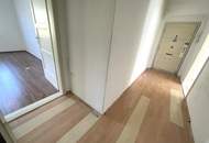 Achtung Sportbegeisterte! 4. OG OHNE LIFT - Sanierungsbedürftige 2 Zimmer Wohnung in S-Bahn-Nähe