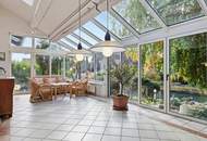 Imposante Liegenschaft mit Gartenparadies, Schwimmteich und Grünbestand – nur 30 Min von Wien