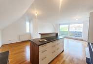 4-Zimmer-Dachgeschosswohnung mit Balkon nahe Alfred-Auer-Park
