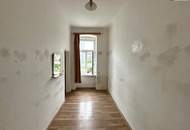 Sanierungsbedürftige 2-Zimmer- Wohnung im 1.OG! Sanieren Sie diese Wohnung ganz nach Ihren Bedürfnissen.