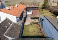 Charmantes Bauernhaus mit großem Grundstück, langgezogenem Hof, 2 Wohnungen und einem Swimmingpool