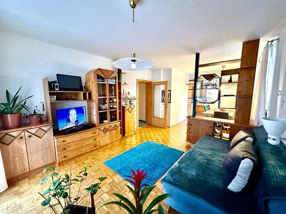 Voll möblierte 3-Zimmer-Wohnung mit Balkon und Tiefgaragenabstellplatz im Parterre