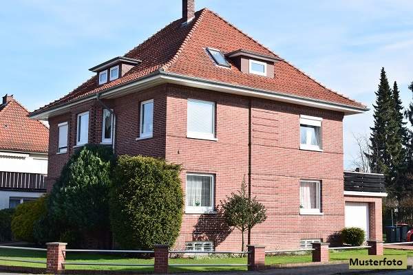 Altbau-Mehrfamilienhaus mit 10 Wohnungen und Entwicklungspotenzial