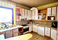 Raumwunder: Sonniges Zweifamilienhaus mit Traumaussicht in ruhiger Lage