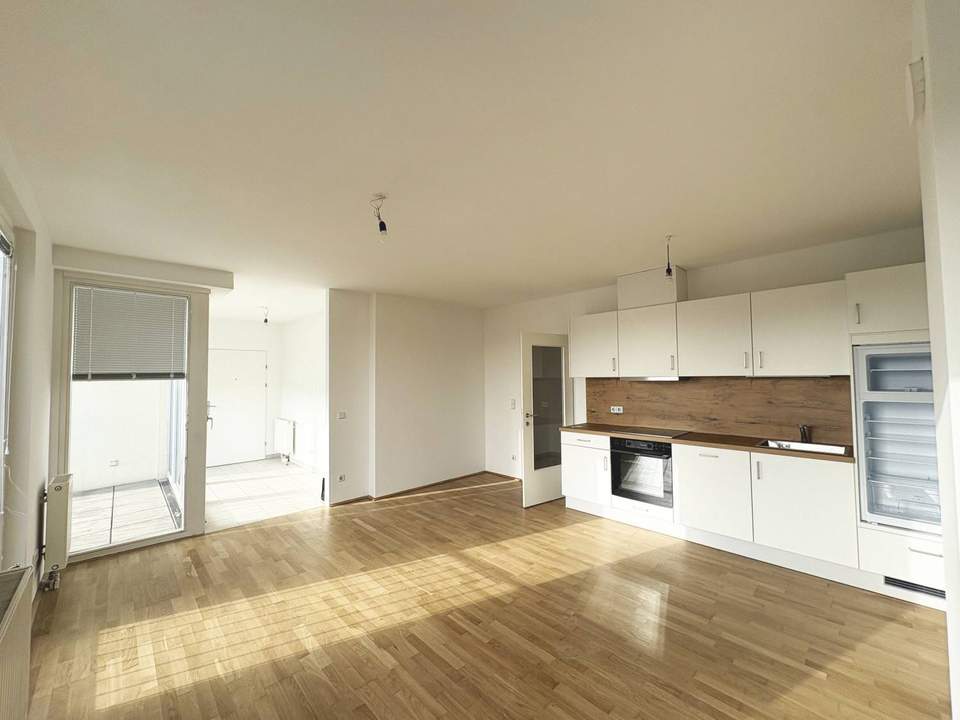 Lichtdurchflutete 2-Zimmer-Wohnung mit neuer Küche - Loggia in den Innenhof - direkt beim Enkplatz!