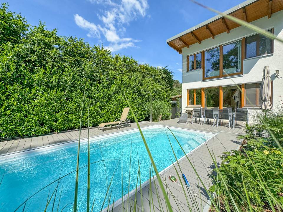 Romantisches Einfamilienhaus mit Traumgarten und Pool in bester Lage am Leithagebirge