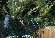 BUNGALOW INMITTEN DER VEGETATION IN RUHELAGE