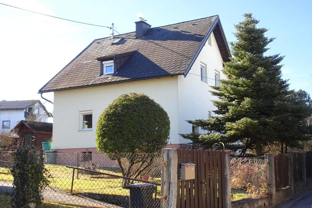 Einfamilienhaus auf 830 m² Grund zum Innsanieren