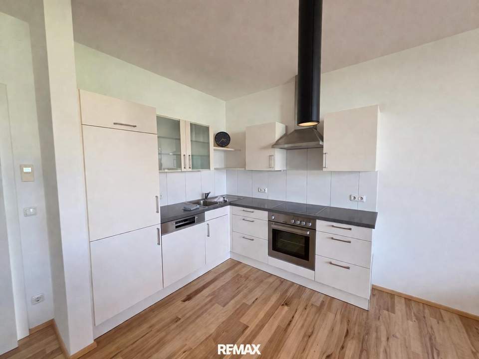 Moderne 3-Zimmer-Wohnung mit Loggia in zentraler Lage