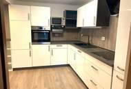 "Ein-/Zweifamilienhaus, neu renoviert, mit 2 Wohnungen (je 120m²) und Pool!"