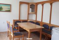 Einfamilienhaus mit Nebengebäuden und Garten