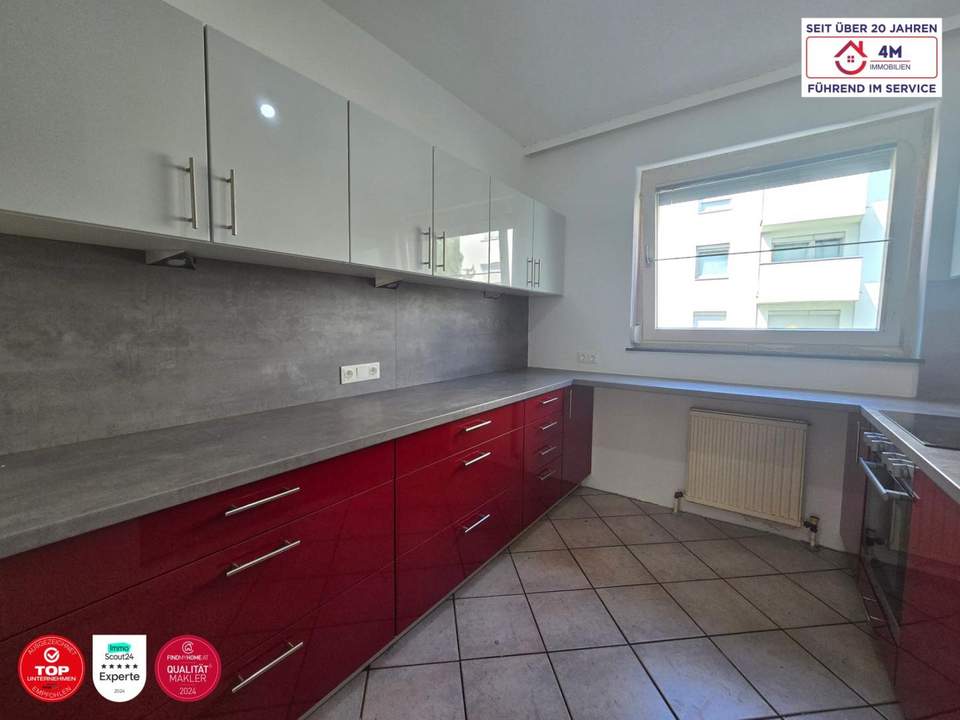 *RESERVIERT*Großzügig geschnittene 89m2, 3 Zimmer Neubauwohnung + Balkon + Einbauküche &amp; Kellerabteil + Autoabstellplatz [sanierungsbedürftig]