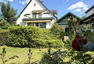 Eine Villa mit Wohnkultur, parkähnlichem Garten und Pool // A Villa of Distinction with Park-Like Garden and Pool //