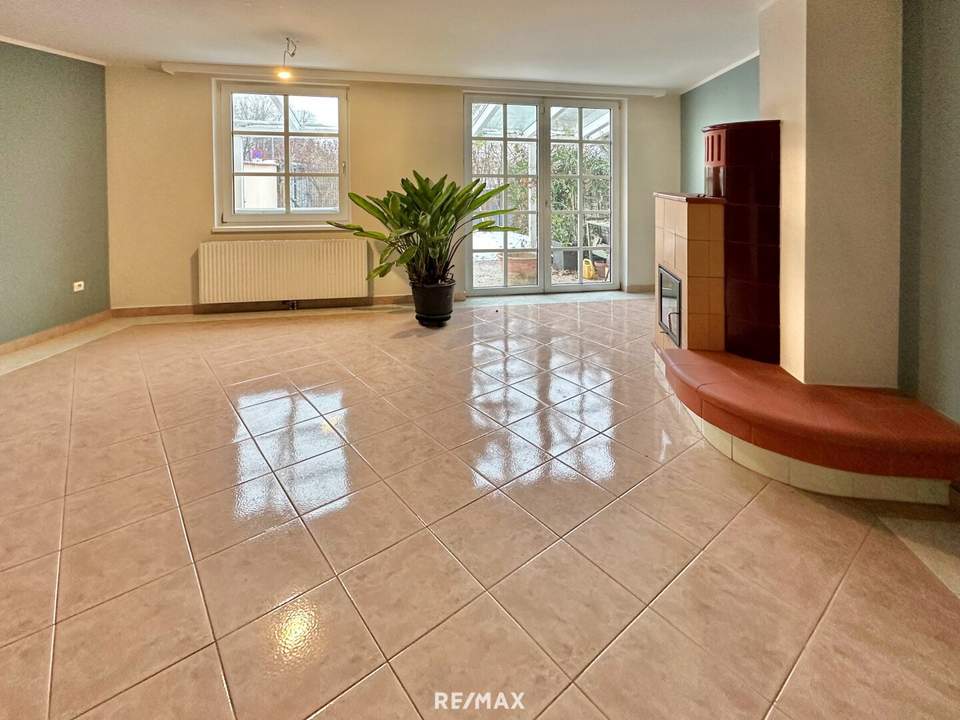 Geräumiges Eck-Reihenhaus mit guter Infrastruktur und Parkplatz