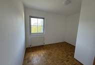 Charmante 3-Zi DG-Wohnung mit moderner Küche - RUHIGE Aussichtslage - Loggia &amp; Carport