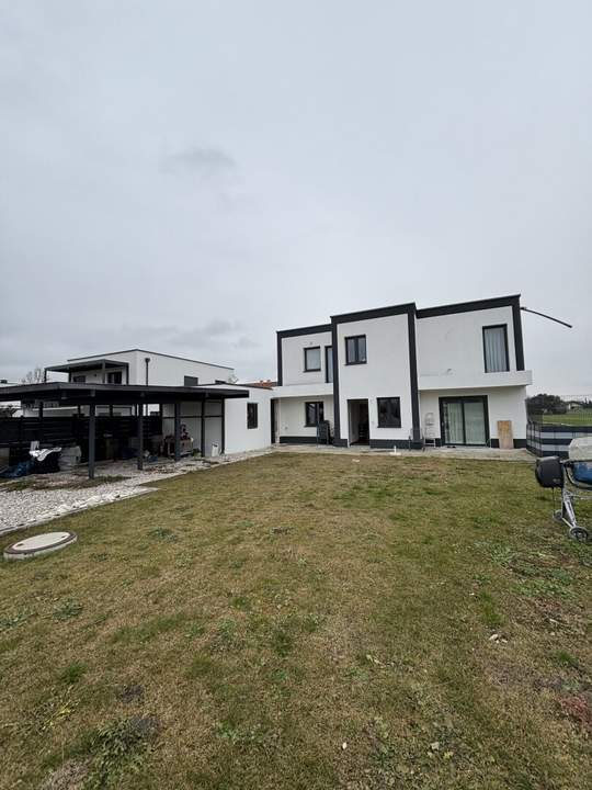 Modernes Zweifamilienhaus in Wels/ Unterhart