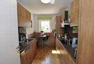 Sonnige 3-Zimmer-Wohnung im 1. Stock mit großer Loggia und Einzelgarage