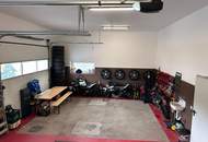 Mehr Platz fürs Leben: Familienhaus mit 4-m-Garage, Hebebühne, Pool & Homeoffice