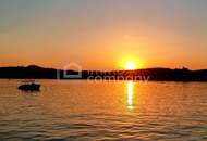 Bungalow in Attersee-Ort. 150m² mit kleinem Garten und großer Terrasse!