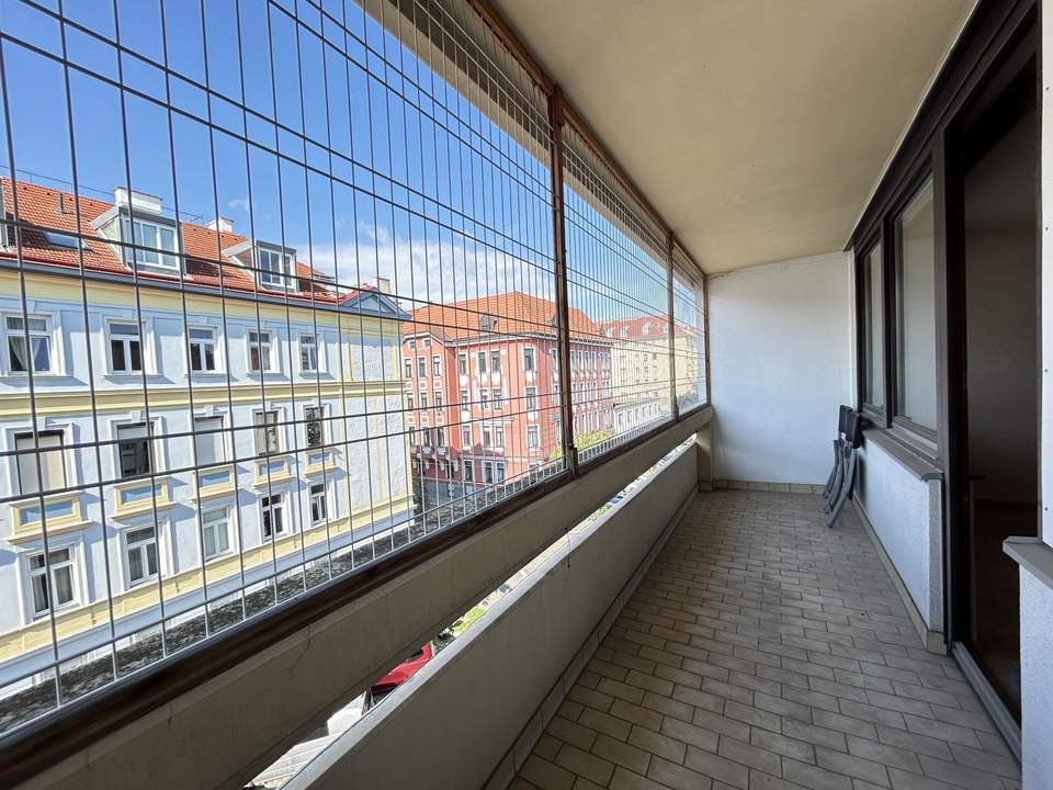 Sonnige 2-Zimmer Loggienwohnung - Modernisierungsbedarf gegeben!