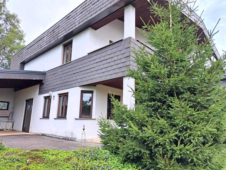 Großzügiges Wohnhaus mit 2 Wohneinheiten in zentraler und ruhiger Lage