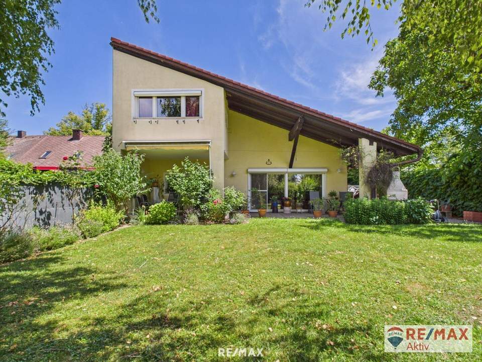 Großzügiges Ein- bzw. Zweifamilienhaus in unmittelbarer Nähe zum Bahnhof!