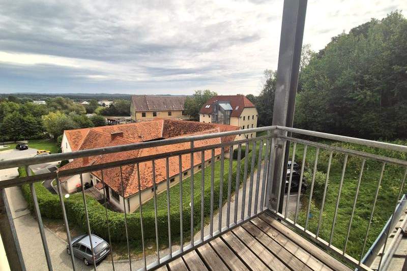 Großzügige Mietwohnung (88m²) mit Balkon in zentraler Lage in Fürstenfeld!, Wohnung-miete, 799,00,€, 8280 Hartberg-Fürstenfeld