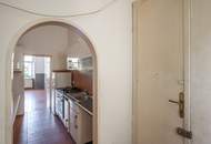 ++Airbnb++ Renovation Opportunity: 2-Room Apartment in Prime Location
