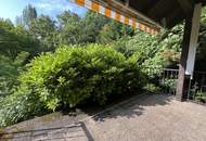 Traumhafte Grünruhelage in einer Sackgasse: Voll unterkellertes Familienhaus mit Carports