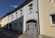 Gepflegtes, kleines Zinshaus in der Nähe des Schloßes mit charmantem Gewölbekeller und schönen Terrassen!