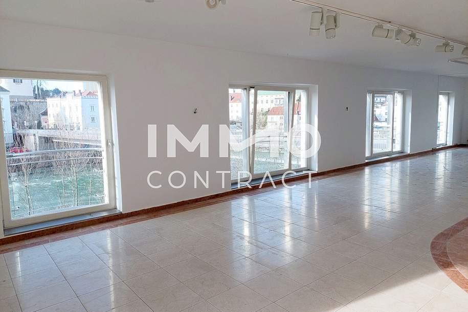 Sonnendurchflutetes - Geschäft / Praxis / Atelier / Büro / Lokal zu mieten im Zentrum von Steyr, Gewerbeobjekt-miete, 2.000,00,€, 4400 Steyr(Stadt)
