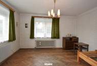 Haus mit Sanierungsbedarf auf großem Grundstück in Leiben