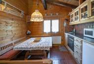 „Wohnen im Einklang mit der Natur – Stilvolles Holzhaus in traumhafter Ruhelage auf unverbaubarem Grundstück“