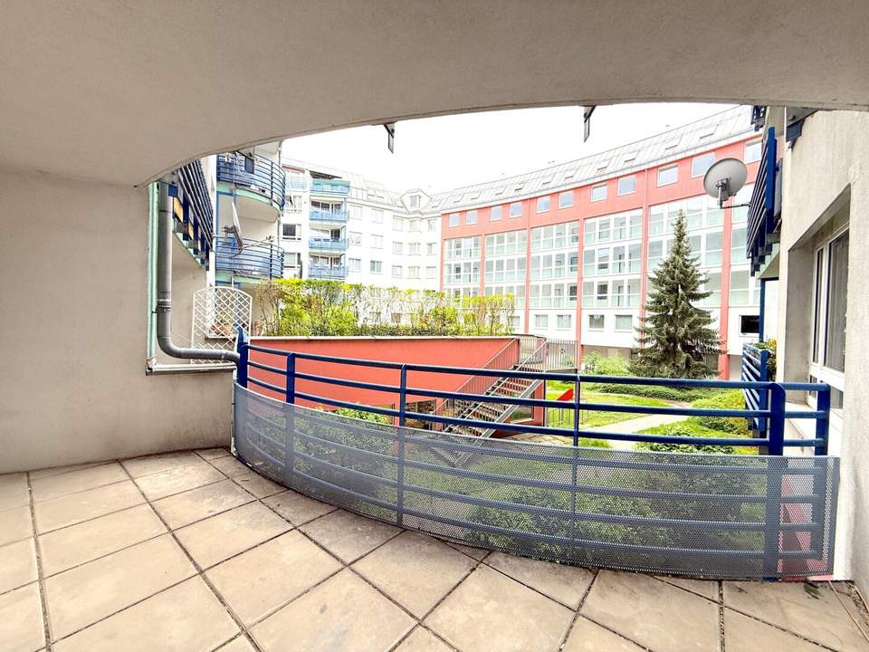 Drei-Zimmer-Wohnung mit Loggia und Einbauküche zu verkaufen