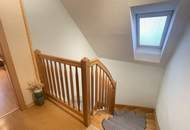 Sonniges Einfamilienhaus mit gepflegtem Garten, Terrasse, Balkon und Doppelgarage
